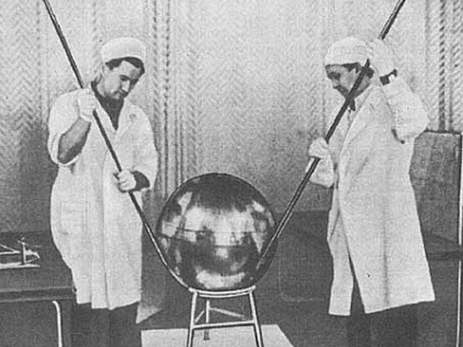 фото первого советского спутника