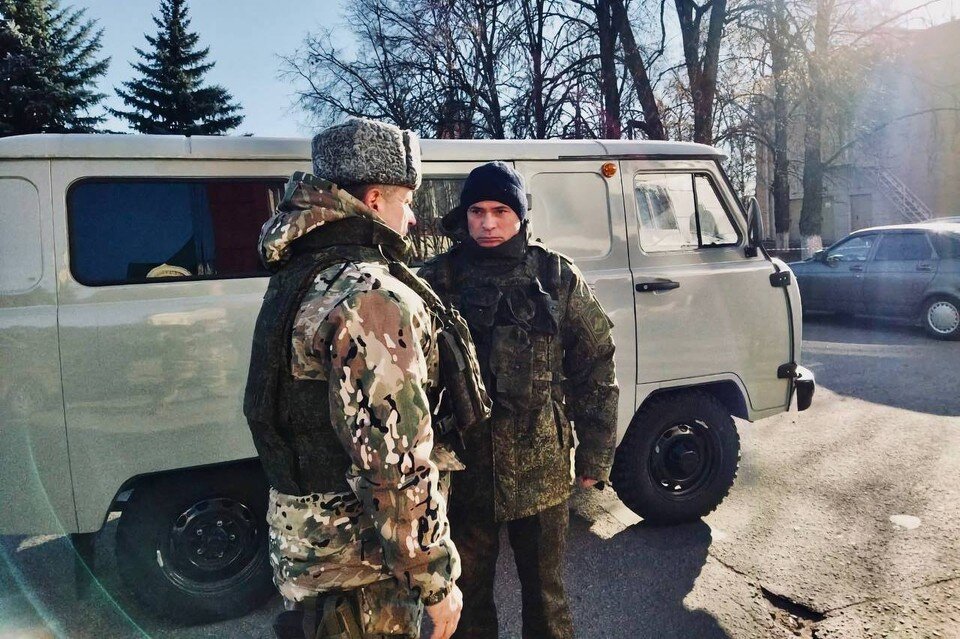     Липецким бойцам в зоне СВО передадут УАЗы и продукты  Пресс-служба администрации Липецкой области.