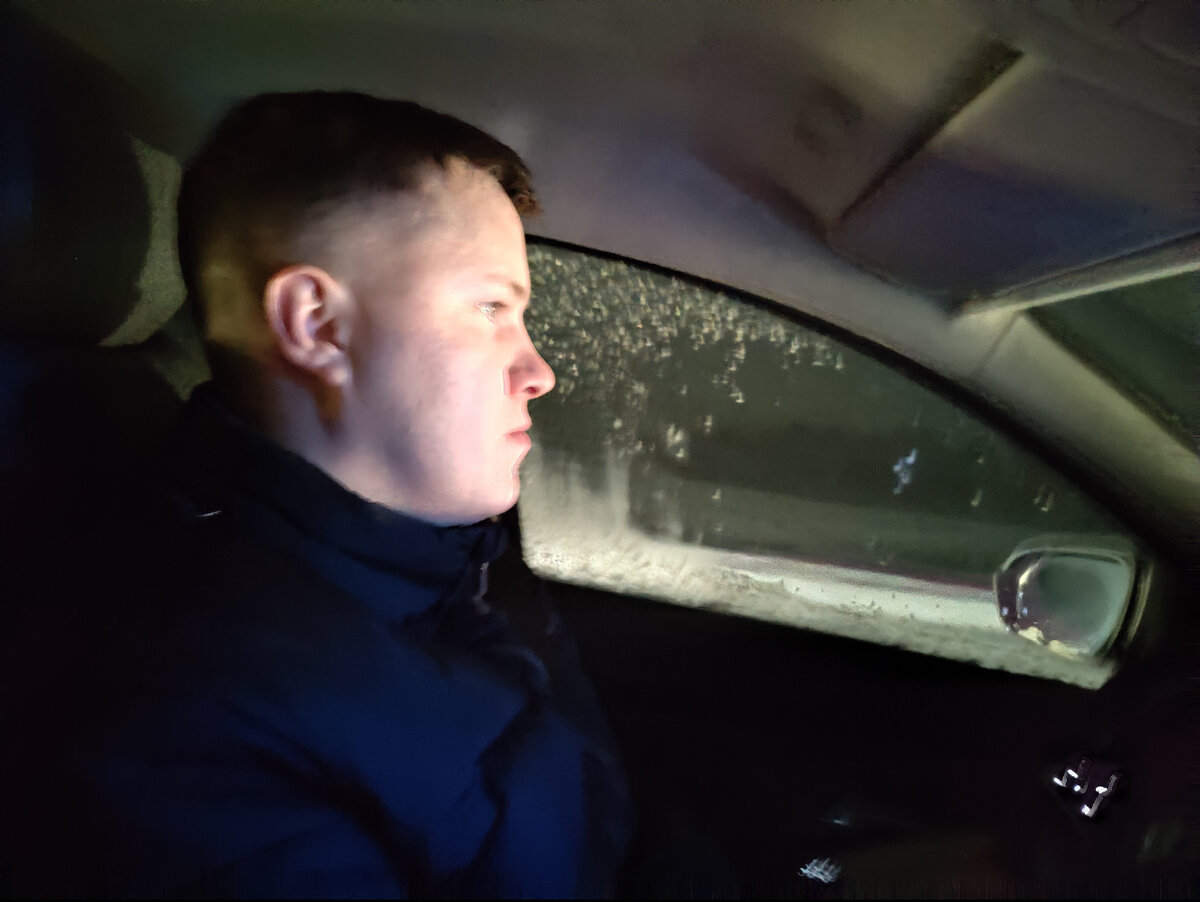 Сын везет нас домой.