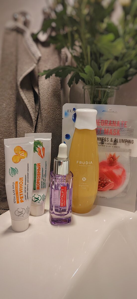 Я не придерживаюсь мнения, что все должно быть от одного бренда или из одной линейки. По себе знаю, что можно смело миксовать косметику и подстраивать ее под потребности своей кожи.