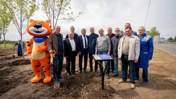 Открытие Аллеи ветеранов ЗИЛа, Москва, май 2022  