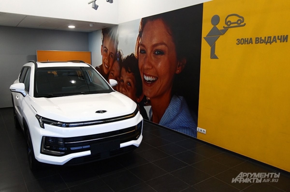    Пощупать «Москвича-3» и не купить. 31 декабря первые авто прибыли в салон