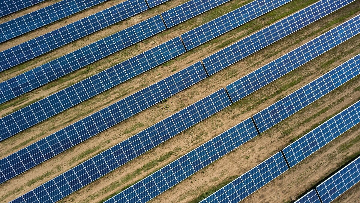    В Адыгее построена первая в регионе солнечная электростанция© РИА Новости . Виталий Тимкив