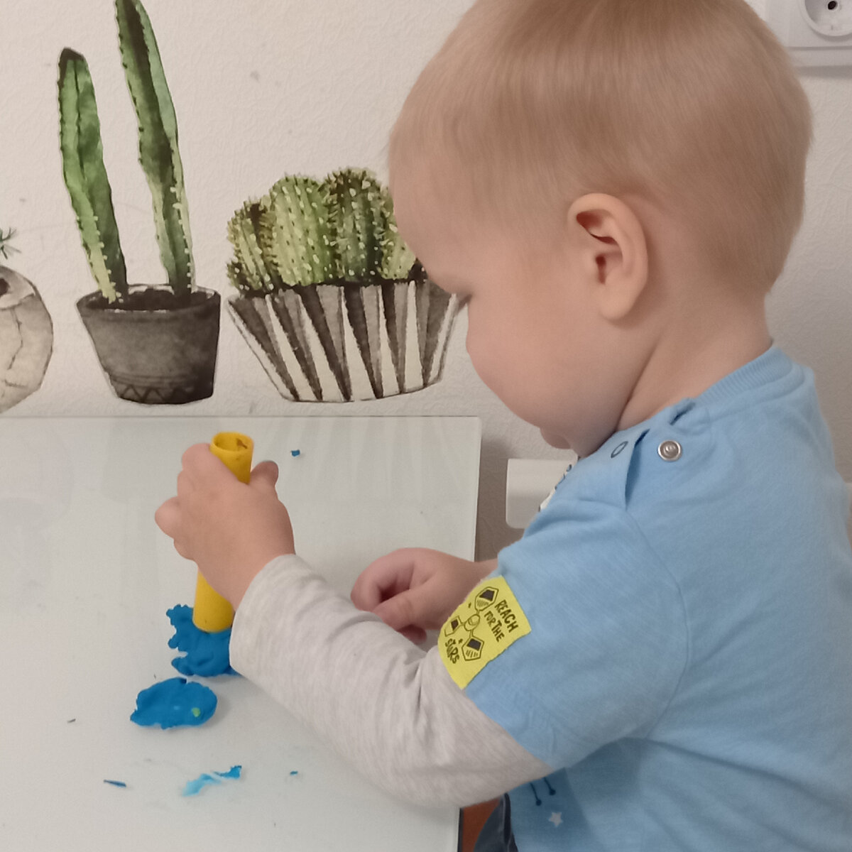 Лепка мягким пластилином. Осваиваем скалку. Фото автора.