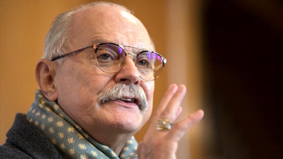    Михалкова выписали из больницы Анна Оленькова