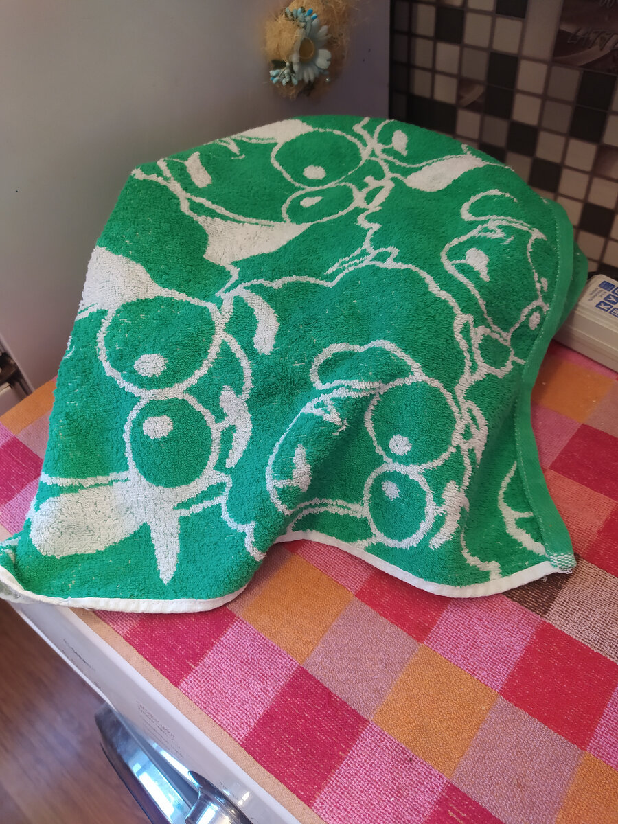 Под полотенцем дремлет тесто