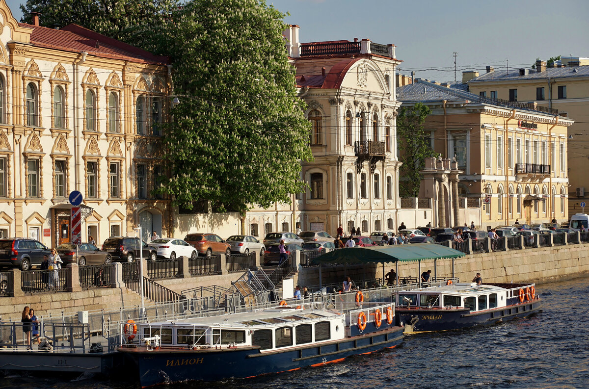 Исторический центр Санкт-Петербурга. Набережная реки Фонтанки. Фото автора.