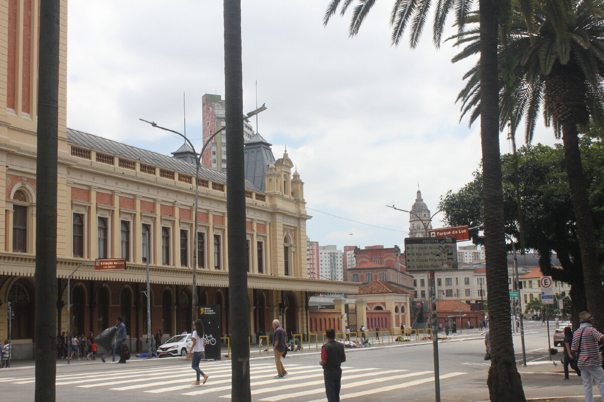 Вход в метро