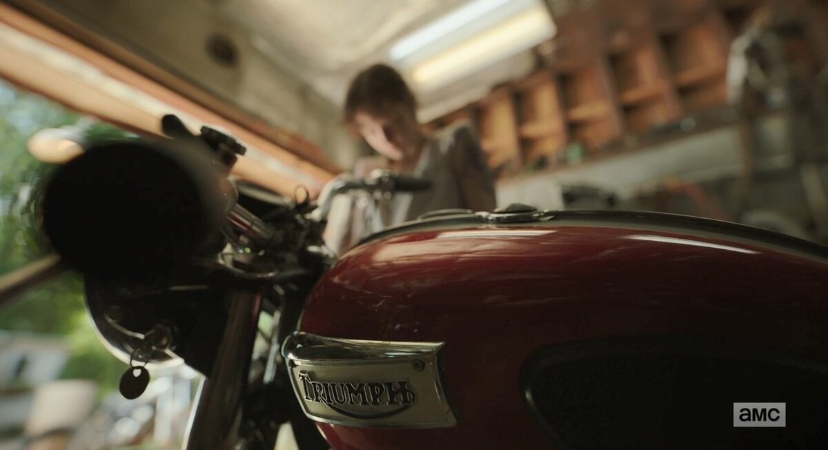 Главная героиня и новый байк