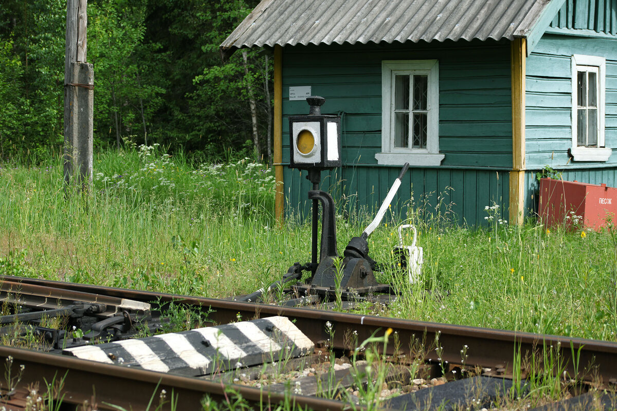 Стрелка с ручным управлением на ж/д станции Скакулино