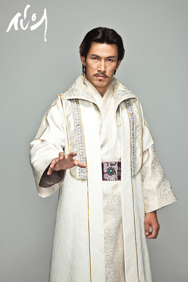 Актер Ю О Сон в роли принца Ки Чхоля в дораме "Вера"