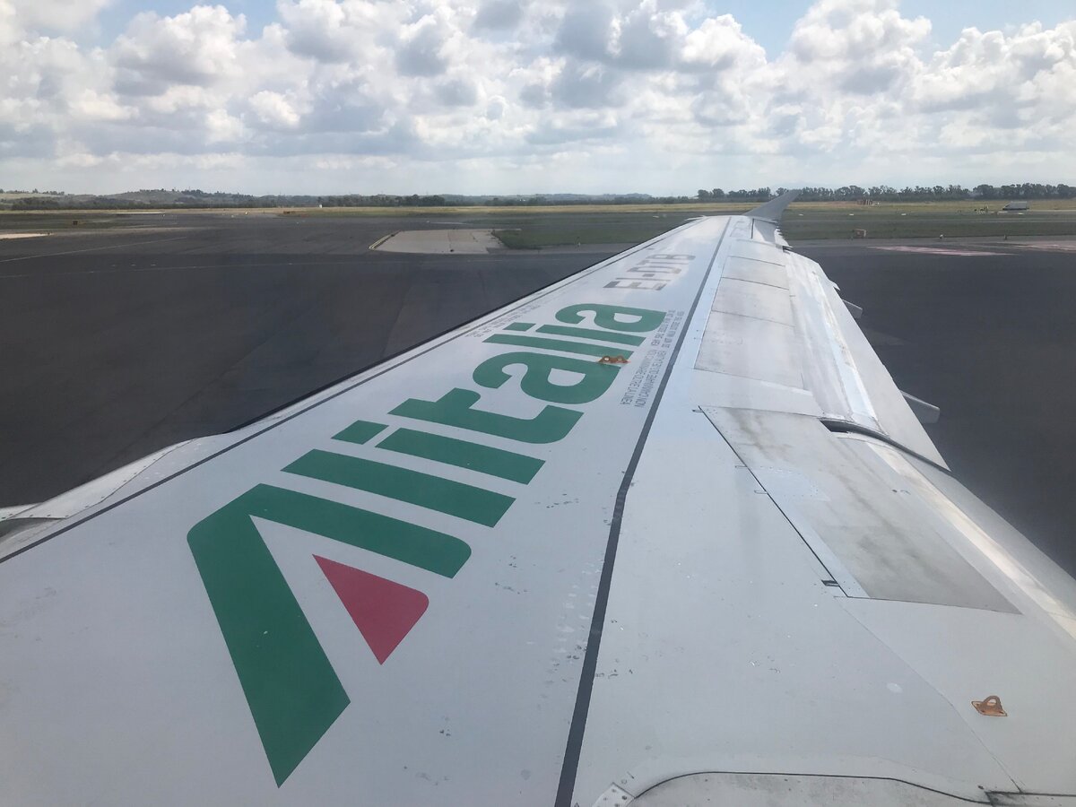 Самолет Alitalia