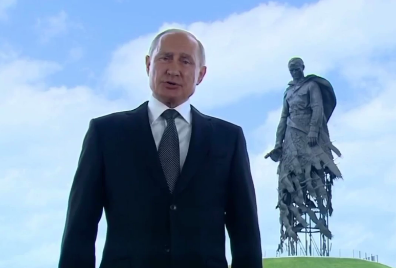 Скриншот видео "Россия 1". Путин  на открытии Ржевского мемориала Советскому солдату