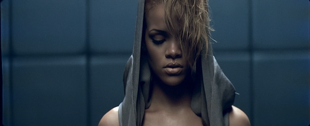 Кадр из клипа "Russian Roulette" 2009 год