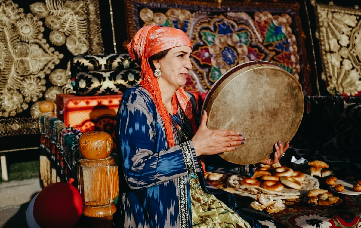 Старый таджикский. Таджикские женщины. Современные женщины Таджикистана. Таджики чаепитие. Таджикская магия.