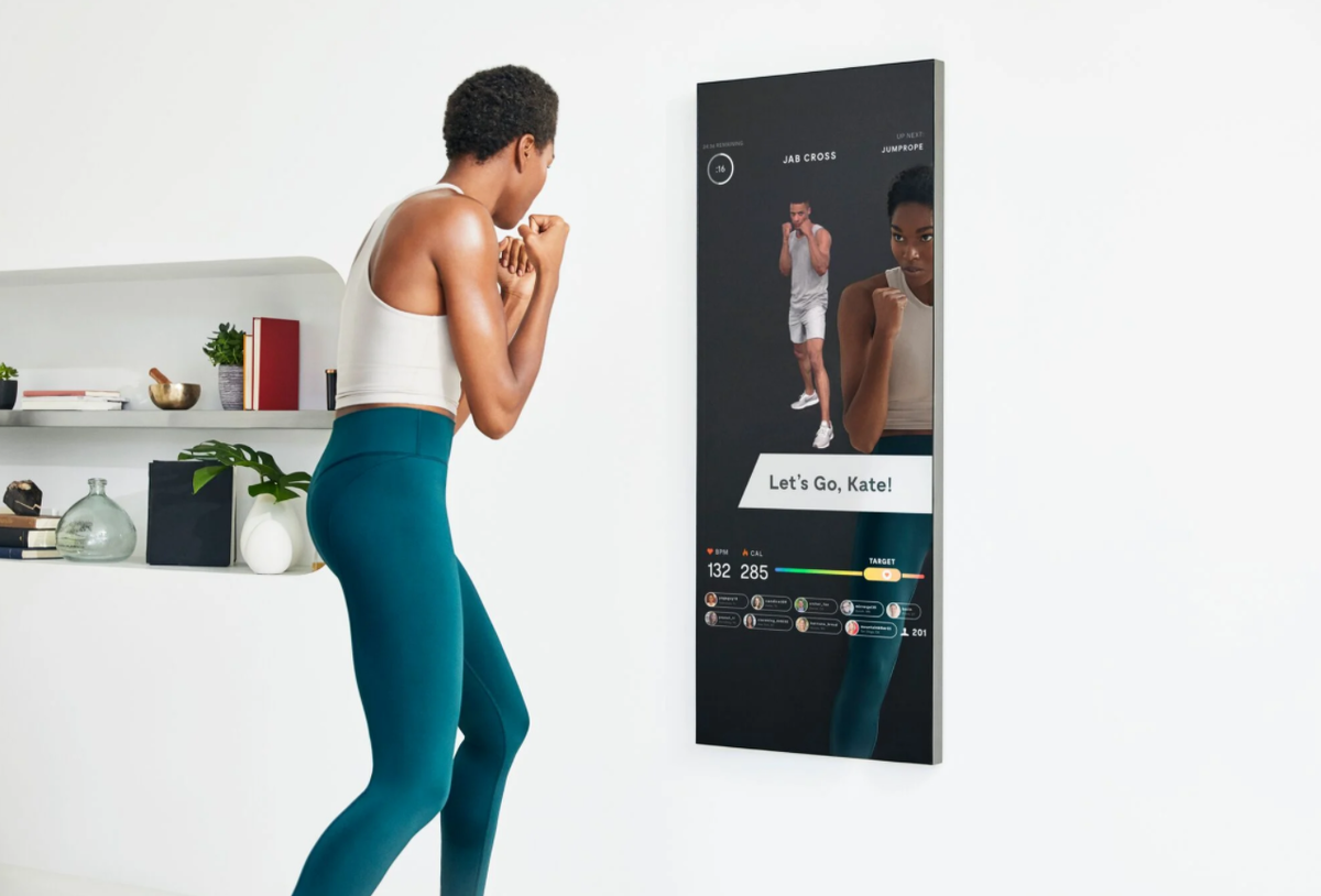 Он-лайн фитнесс-тренер Mirror:  "Давай, Катюша!"