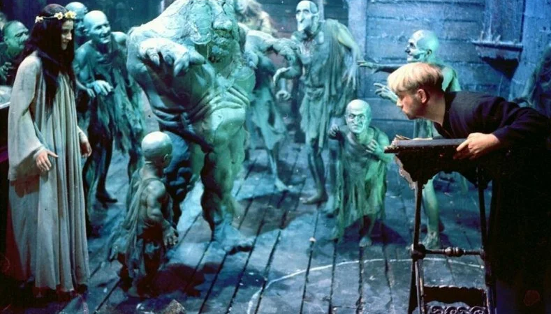 Картинка из кинофильма "Вий" (фильм, 1967), яркий пример астральных подключек.
