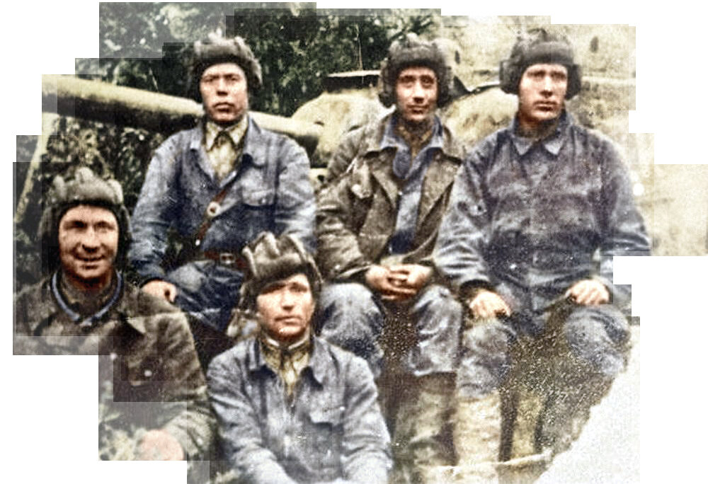 Танковый экипаж «Илья Муромец» занесен в книгу Почета ЦК ВЛКСМ. На снимке (слева направо) вверху: командир танка «КВ» Закир Хасанович Юсупов, механик-водитель Сергей Александрович Потапов, артиллерист Константин Дмитриевич Кочкин; внизу: заряжающий Сергей Константинович Шляхов и радист-пулеметчик Алексей Михайлович Кочергин. Источник: iam-krasnoyarsk.livejournal.com. Фотография использована в качестве иллюстрации.