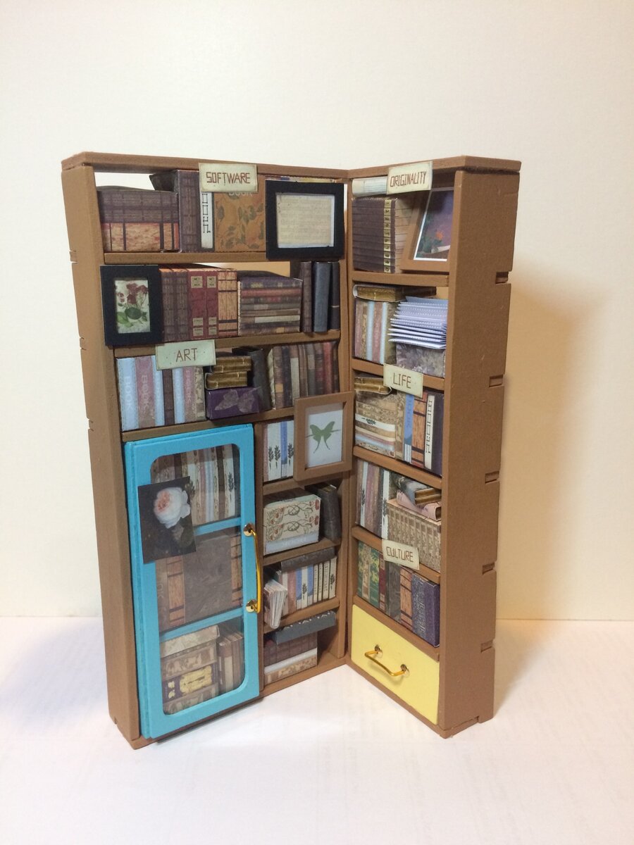 Стеллаж, все книги склеены в ручную