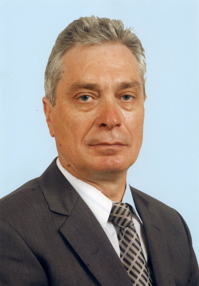 Доктор технических наук, профессор, заведующий кафедрой «Техносферная безопасность» МАДИ, директор научно-исследовательского института энергоэкологических проблем при МАДИ, член Президиума Российской академии транспорта, Трофименко Юрий Васильевич участвовал в разработке стратегии и отметил детали проекта: «Перед нами стояла задача разработать научно обоснованные сценарии низкоуглеродного развития автомобильного транспорта на основе внедрения инновационных решений и технологий, направленных на снижение выбросов СО2 и NOx на период до 2030 и 2050 гг., а также оценить возможности для транспортной отрасли реализации обязательств, вытекающих из целей Парижского соглашения по климату. Перед нами были поставлены сложные задачи —  анализ существующих долгосрочных стратегий, формирование сценариев развития автомобильного транспорта РФ, конкретизация сценариев для городов миллиоников. Тот методический подход, который мы применяли при проведении расчетов выбросов парников газов – это проверенные временем методики, в том числе МГЭИК, ЕМЕР/ЕЕА (программа COPERT V), это всемирно признанные методики. Главная сложность в ходе исследования была в обосновании перспективы».