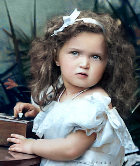 Княжна Ольга (детский снимок). Ч/б в цвет переведено Кlimbim. Фото: klimbim2014.wordpress.com
