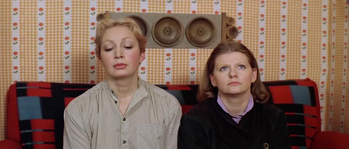 Кадр из х/ф «Самая обаятельная и привлекательная», режиссер Геральд Бежанов, 1985 год.