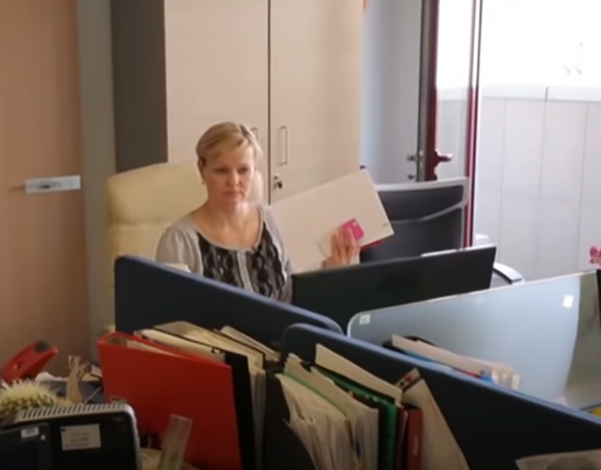 На работе Вера проводит очень много времени