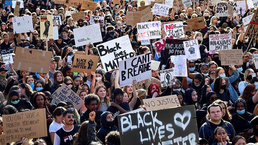Активисты движения Black lives matter на митинге