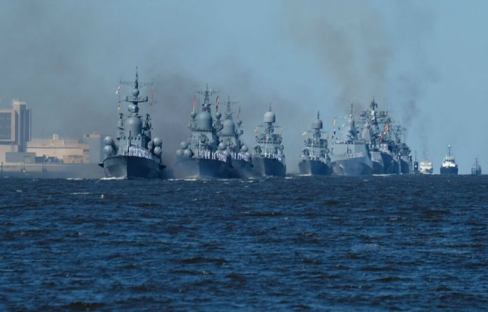 Фото с парада 2020 г. в Санкт-Петербурге (фото: Артём Килькин)