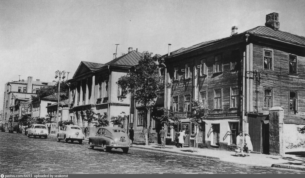 Улица Красная Пресня. Вид северной стороны от Волкова переулка до Малой Грузинской улицы, 1959 г. Источник: книга «Памятники архитектуры Москвы».