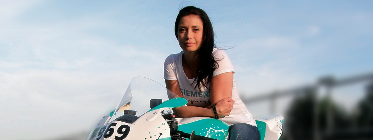 Петра Фучикова (Petra Fuchsíková) на своём мотоцикле Honda CBR 600RR, с новым эффективным помощником: MindSphere  (фото: Ян Старек (Jan Stárek)