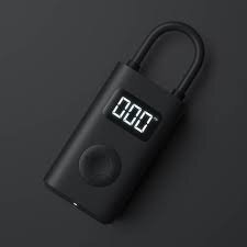 Заряжается от обычного USB