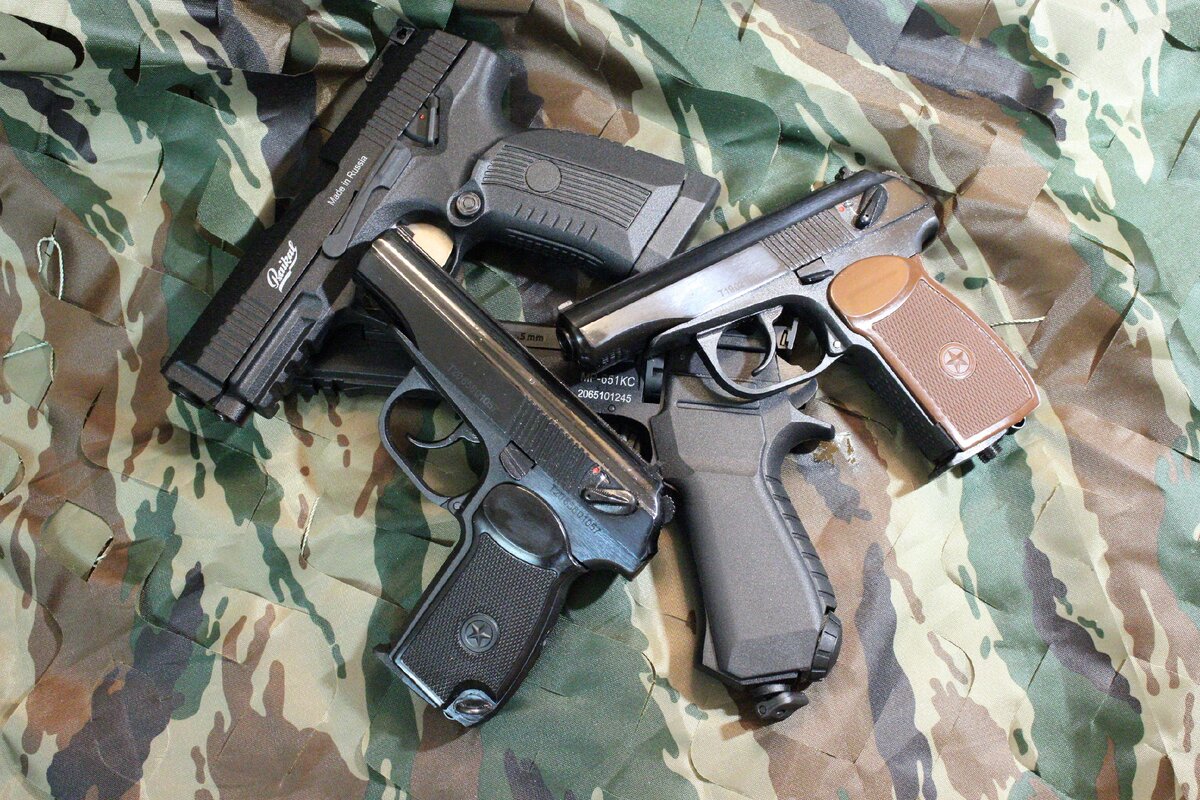 Пневматика конструктивно схожая с оружием. 