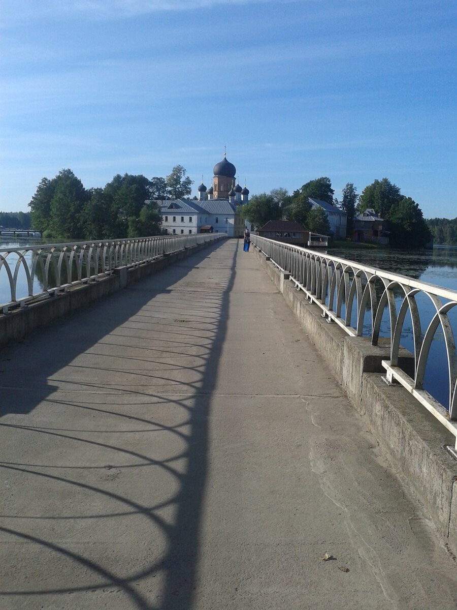 Путь в монастырь. Автомобильный мост