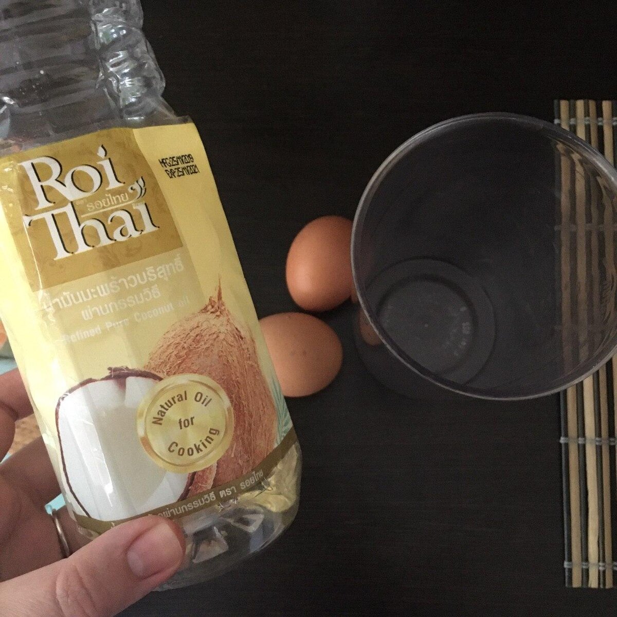 Я использую вот такой тайское кокосовое масло, но подойдет любое (фото автора)