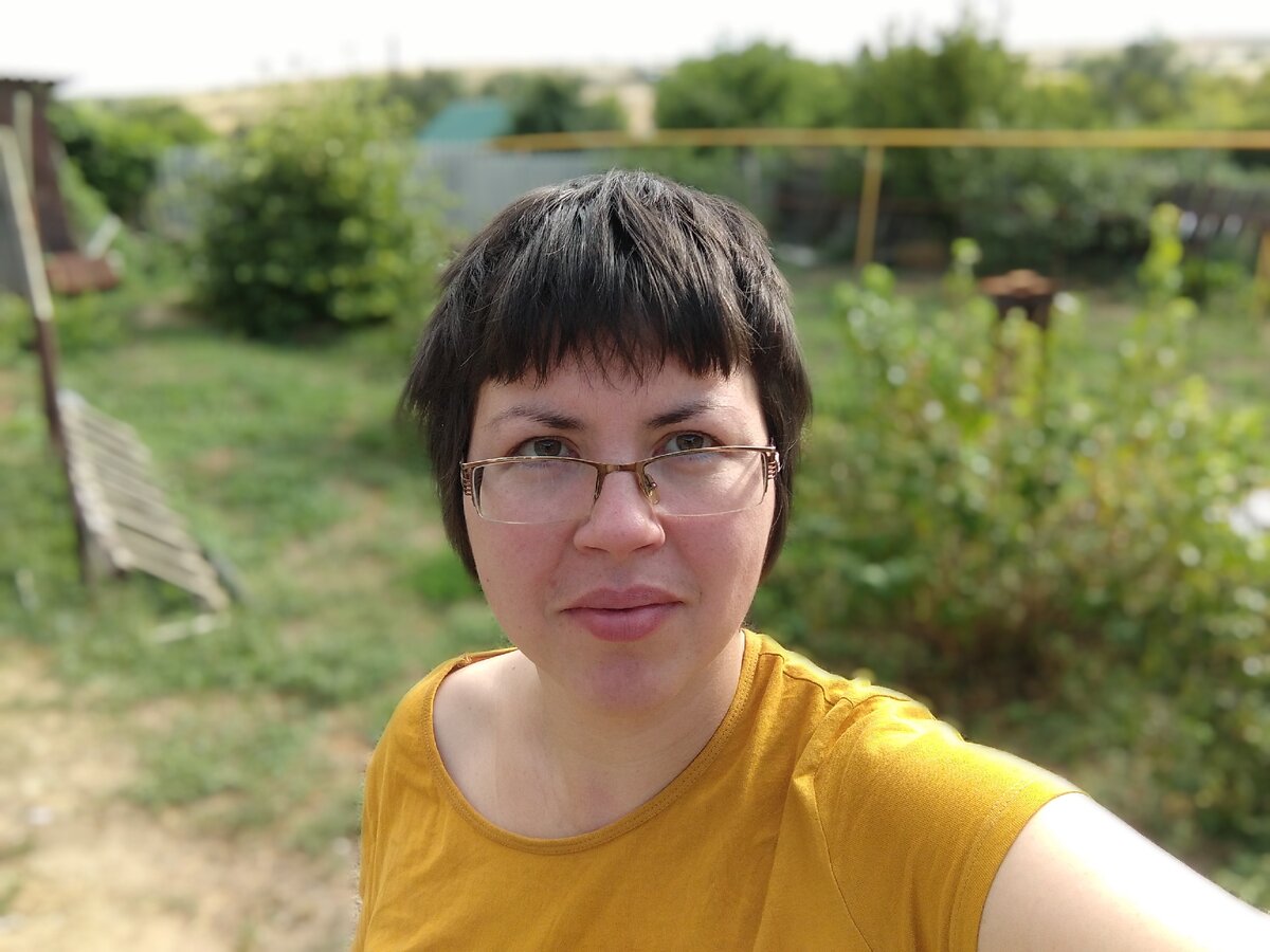 ...Несколько дней мы ходим по дому и участку и рассуждаем о том, как могли бы здесь жить, если бы вернулись. 