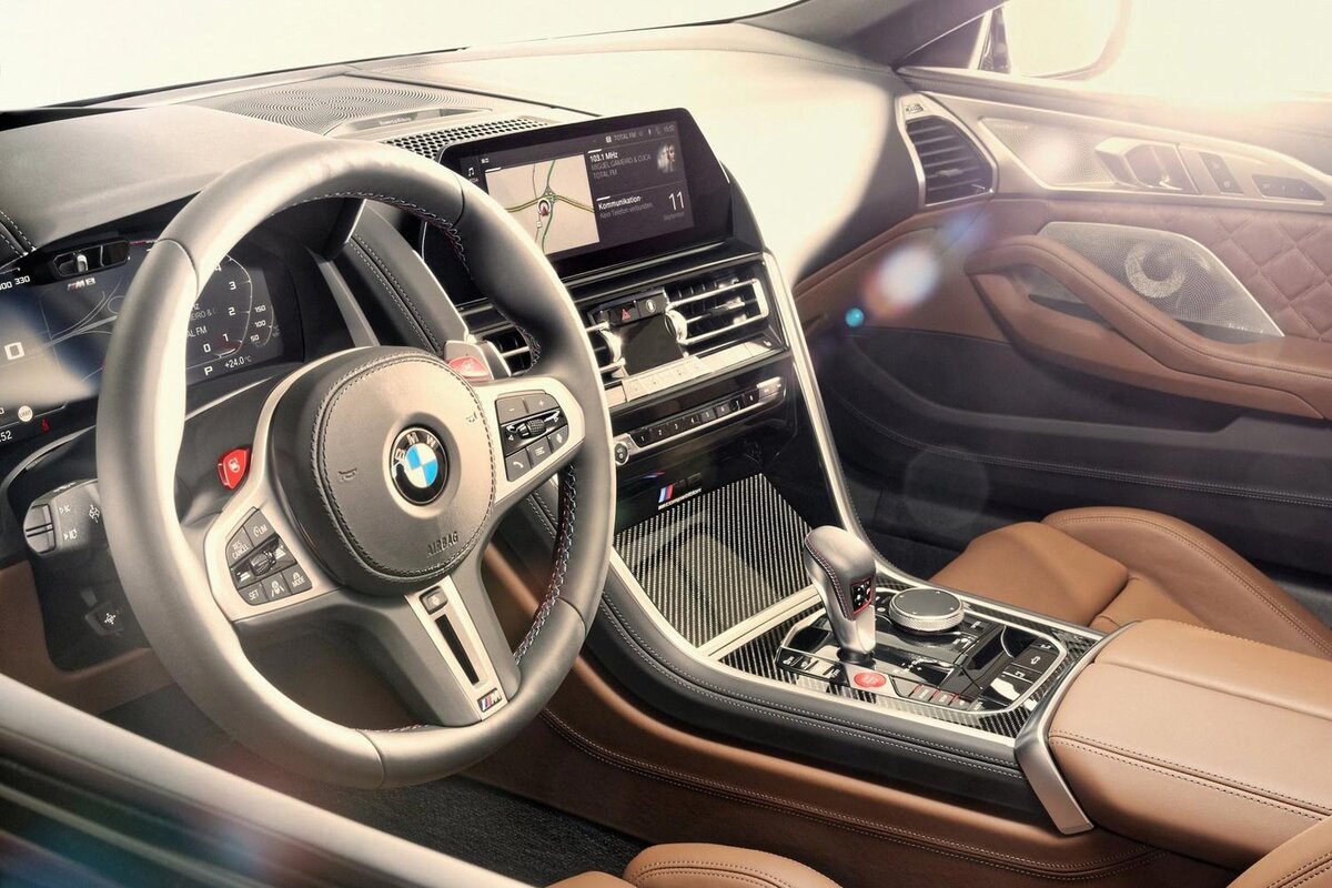 Источник: https://carexpert.ru/models/bmw/M8_Cabrio/interior/bmw8_km8_foto14.htm