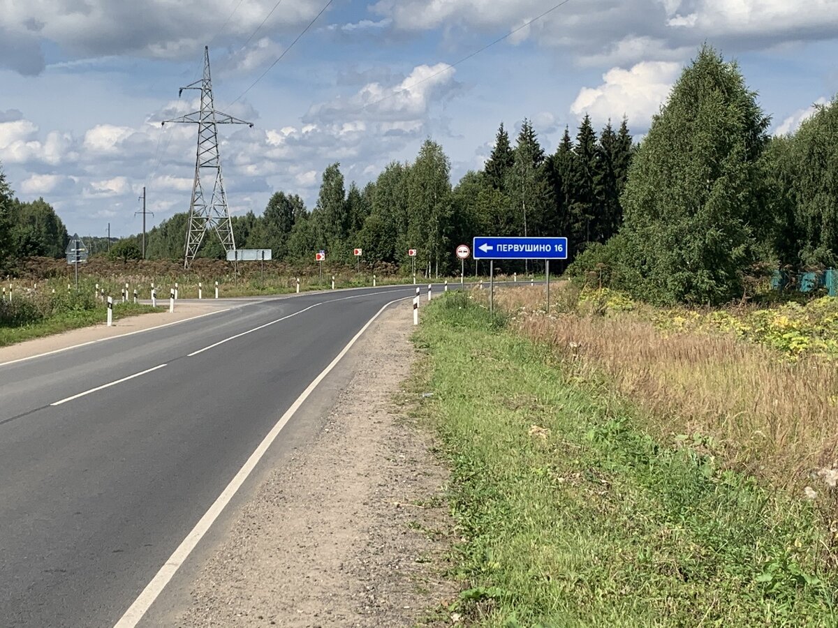 Справа будет Попов Луг (традиционный русский комплекс), который немного проезжаете 