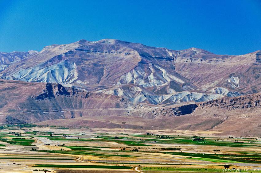 иран цветные горы тебриз. норныймасив загрос иран. чжанъе данксиа китай. кишлак в горах. иран горы.