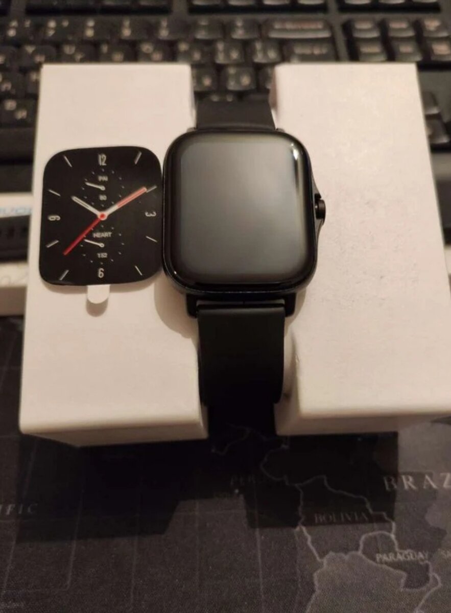 Вид часов очень схож с apple watch.
