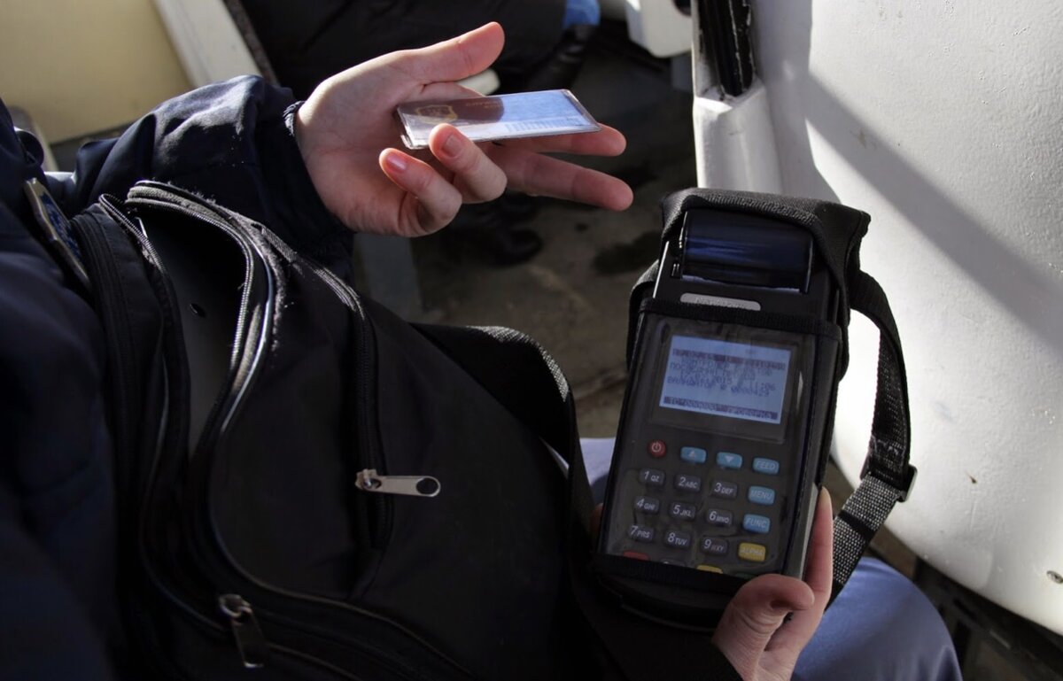 Выделенная полоса для автобусов знак. Штраф за автобусную полосу 2021. Езда по выделенке штраф. Автобусная полоса штраф. Выделенная полоса для общественного.