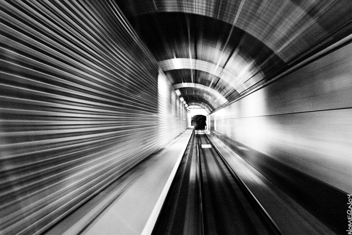 Адмиралтейская из кабины поезда. Снимок автора. 2009 год