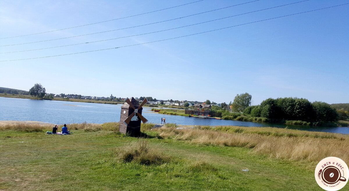 После института вернулась домой и устроилась работать в небольшую частную фирму по ножевому промыслу.