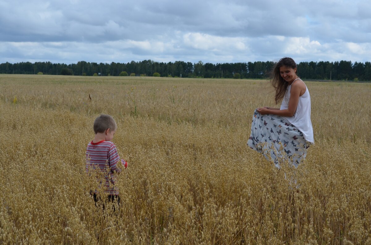 Фото сестры автора | Фотосессия в поле, младший сын рядом :)