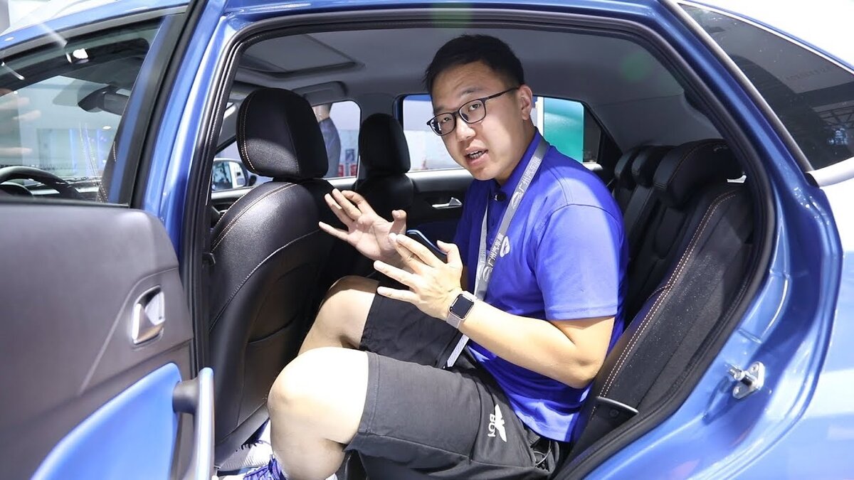 Японец в автомобиле. Источник иллюстрации - Яндекс.Картинки