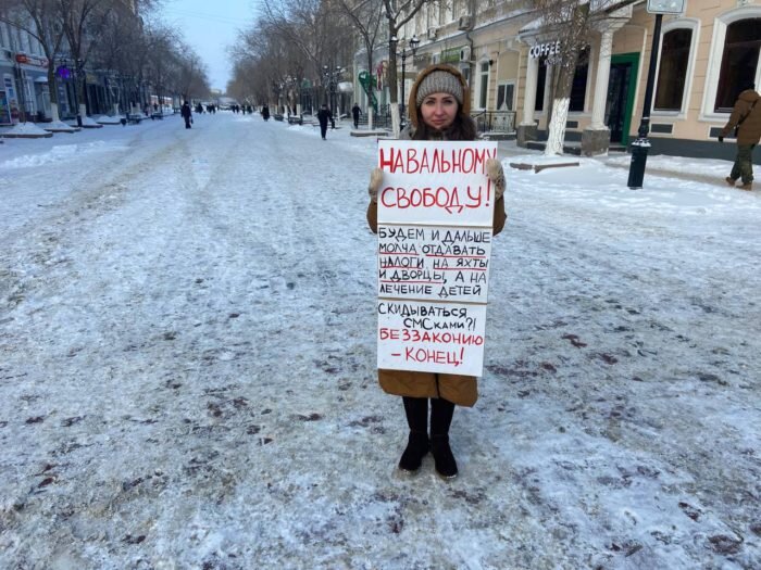 Пока единственным физическим проявлением поддержки Навальному в Оренбурге стал одиночный пикет местной жительницы