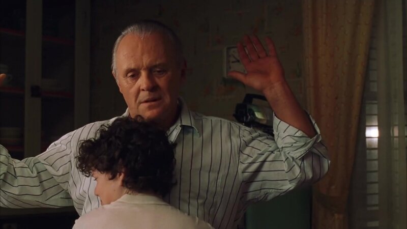 Энтони Хопкинс и Антон Ельчин (изображение с "Яндекс.Картинки")