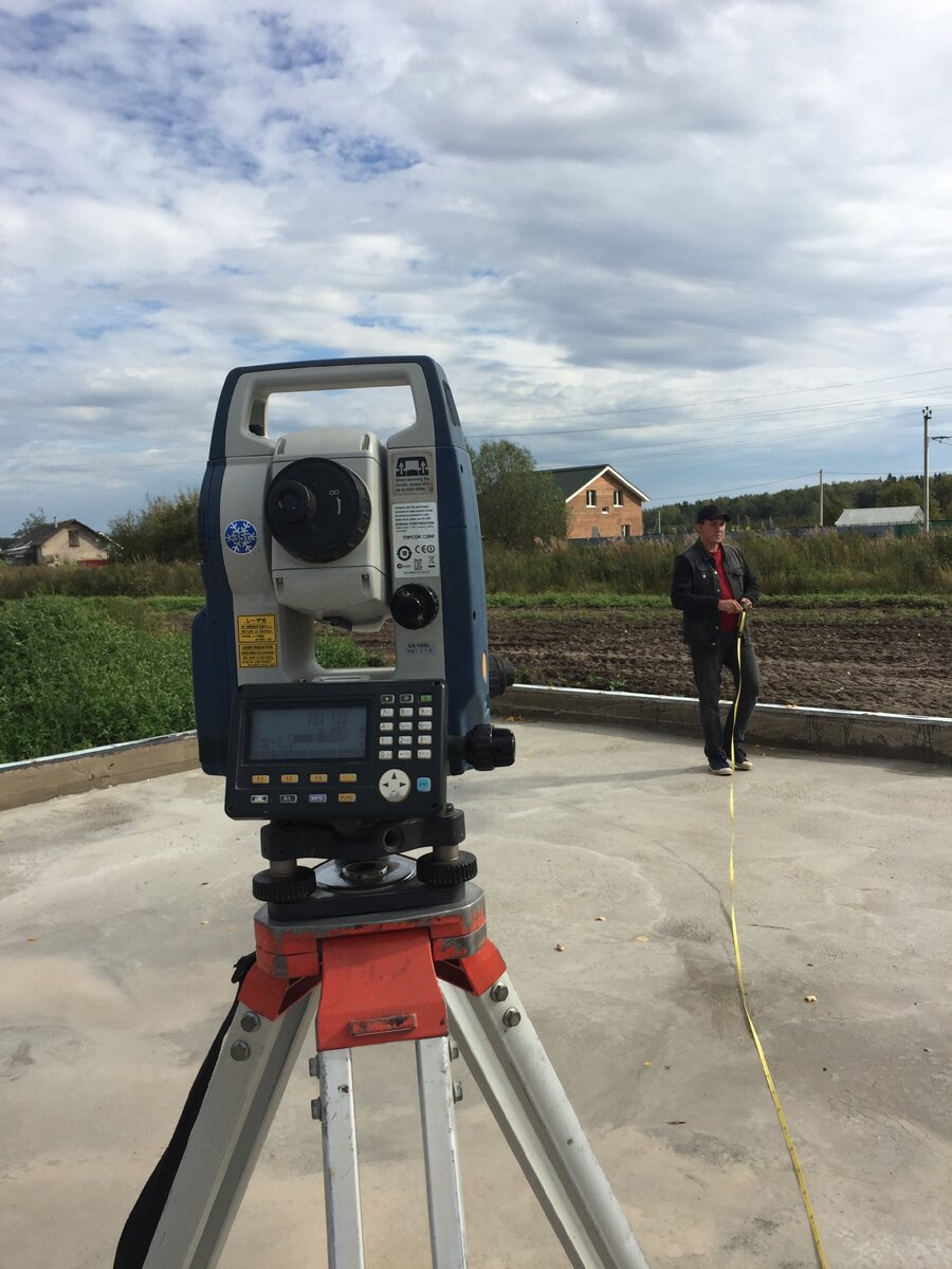 Все точки по теодолиту ставили.