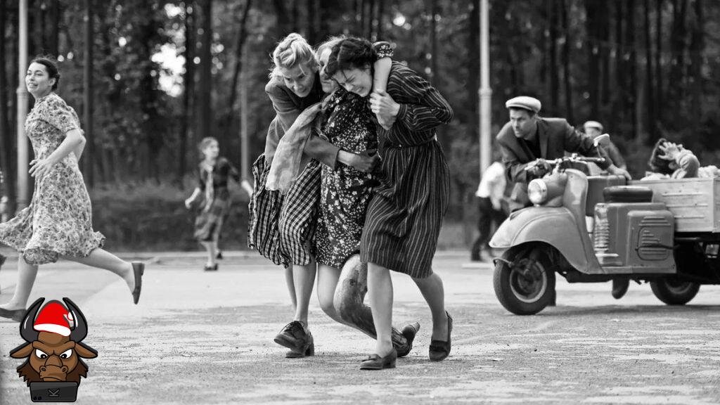 Кадр из фильма «Дорогие товарищи!»