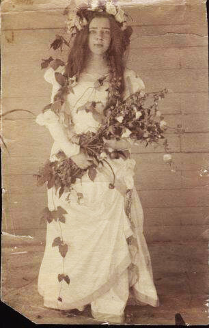 Л.Д. Менделеева в роли Офелии. Именно она стала прототипом знаменитой Прекрасной дамы А.А. Блока